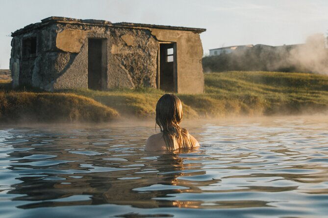 golden-circle-with-tomato-farm-lunch-secret-lagoon-bathing