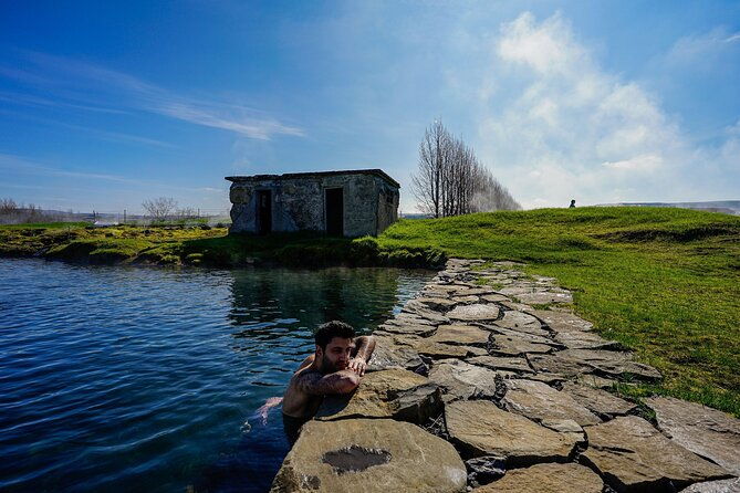 golden-circle-with-tomato-farm-lunch-secret-lagoon-bathing