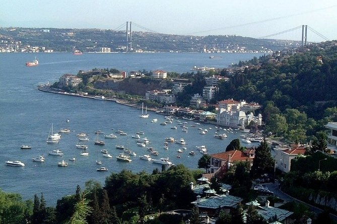 golden-horn-and-bosphorus-boat-tour-in-istanbul-2