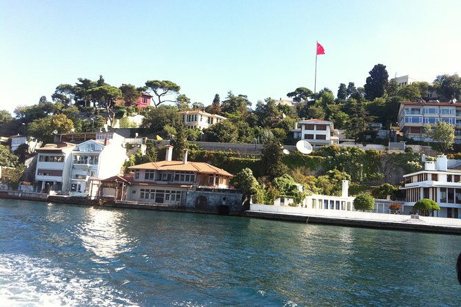 golden-horn-and-bosphorus-boat-tour-in-istanbul