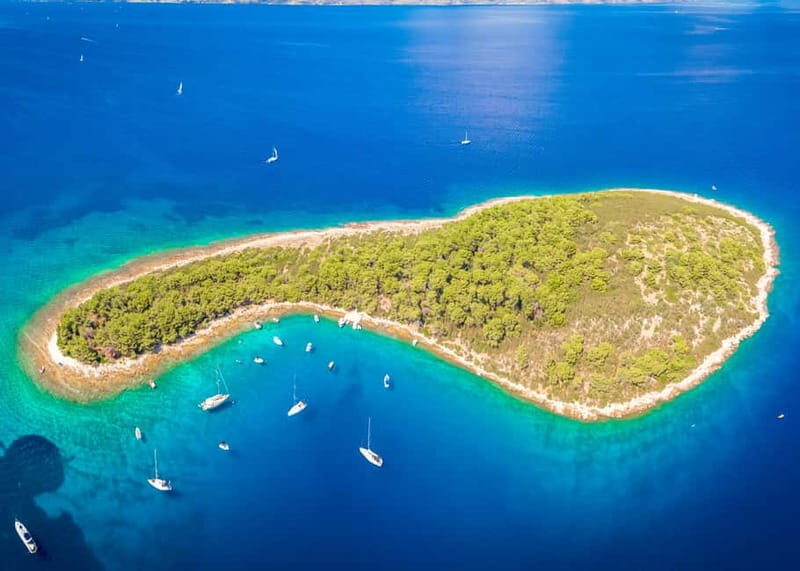 Golden Horn beach, Bol town, beach Vala Hrvaska restaurant - Key Points