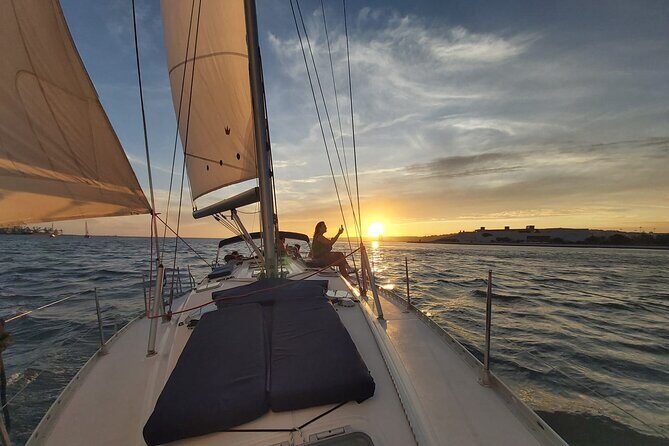 Golden Hour Boat Tour - Sailing by the Monuments with Wine - The Experience of the Guides