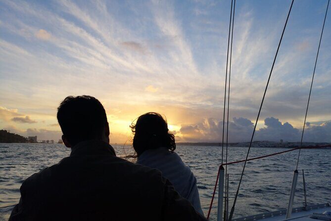 Golden Hour Boat Tour - Sailing by the Monuments with Wine - Value and Practicalities