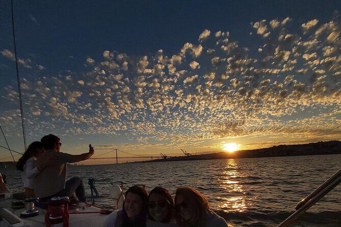Golden Hour Boat Tour - Sailing by the Monuments with Wine - Who Will Love This Tour?