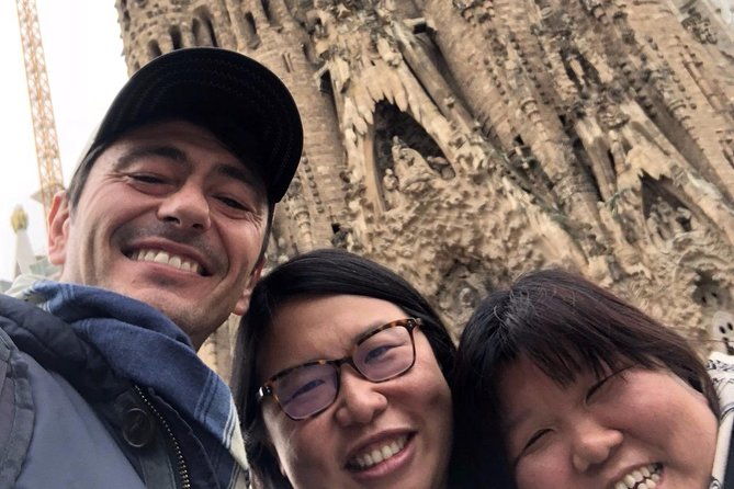 golden-hour-in-gaudis-sagrada-familia-with-expert-guide