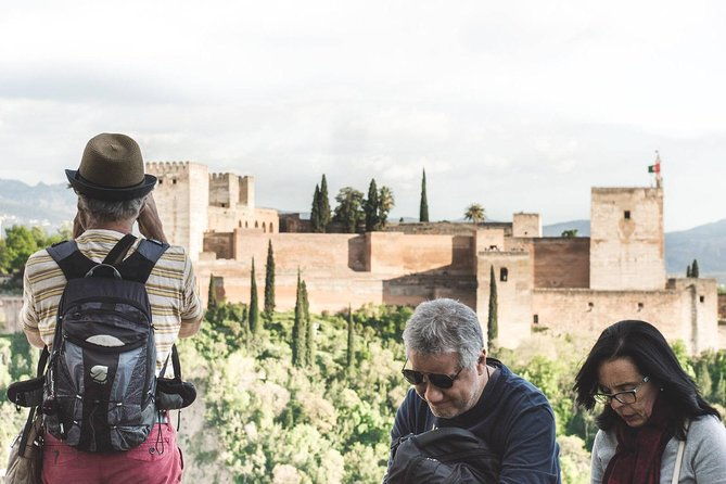 golden-hour-in-granada-sunset-walking-tour-with-play-granada