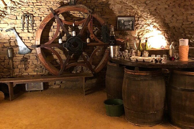 golden-stones-beaujolais-wine-tour-with-tastings-from-lyon