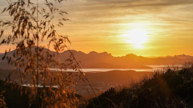 Golfo Aranci: Guided panoramic hike with aperitif and photos - The Aperitif and Photos: A Delicious Ending