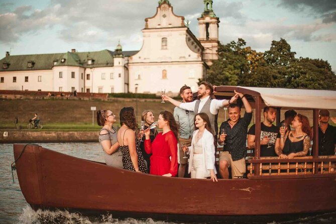 gondola-cruise-the-vistula-river-krakow-private-tour-up-to-12-person