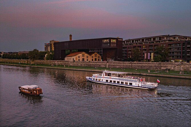 gondola-cruise-the-vistula-river-krakow-private-tour-up-to-12-person