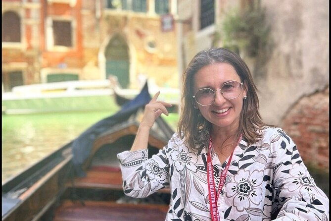 gondola-ride-or-motor-boat-tour-in-venice