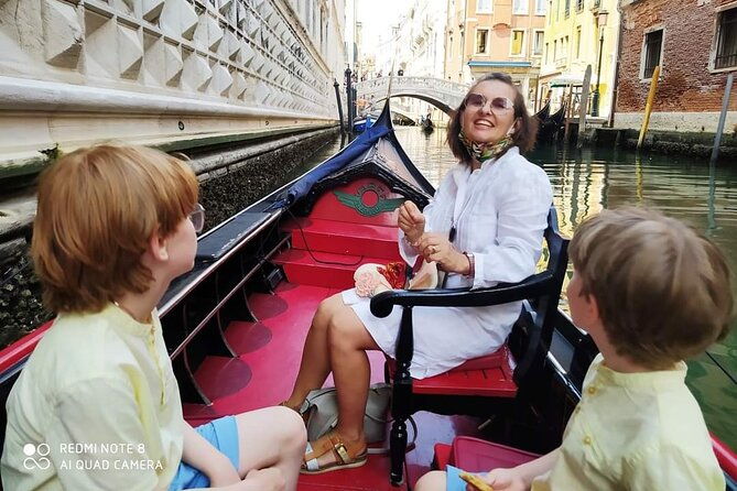 gondola-ride-or-motor-boat-tour-in-venice