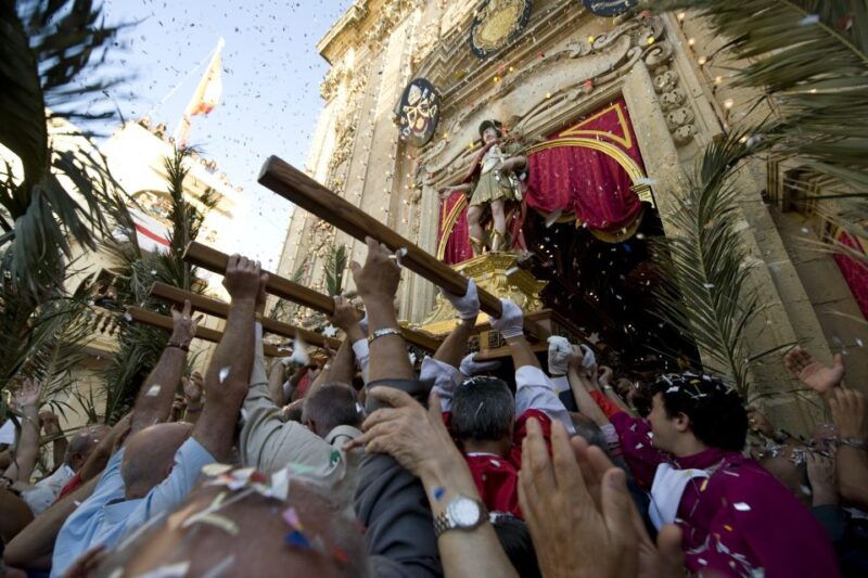 good-friday-easter-procession-with-commentary-and-transport