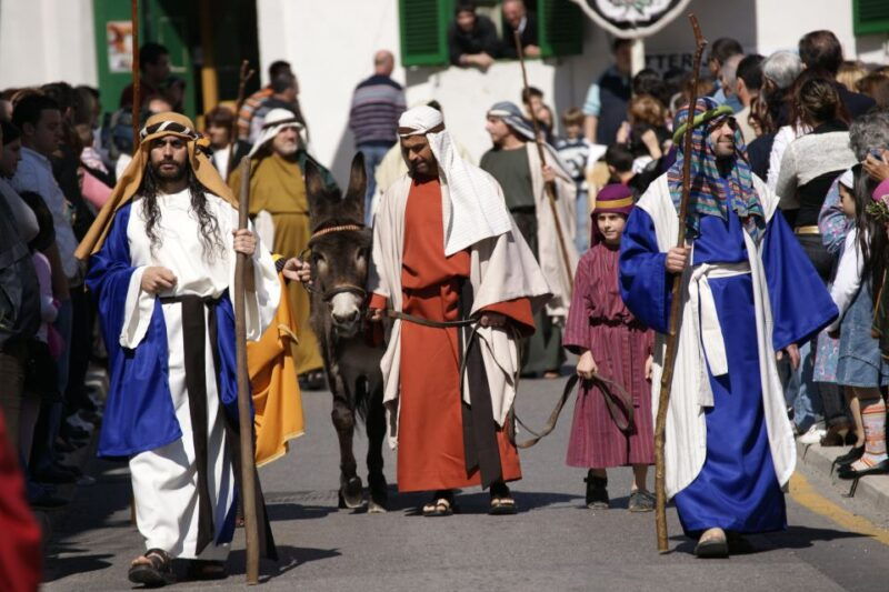 good-friday-easter-procession-with-commentary-and-transport