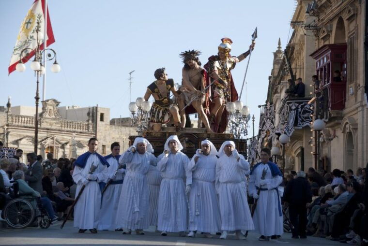 good-friday-easter-procession-with-commentary-and-transport