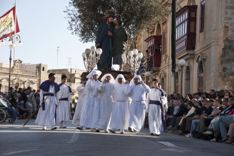 good-friday-easter-procession-with-commentary-and-transport