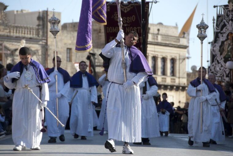 good-friday-easter-procession-with-commentary-and-transport