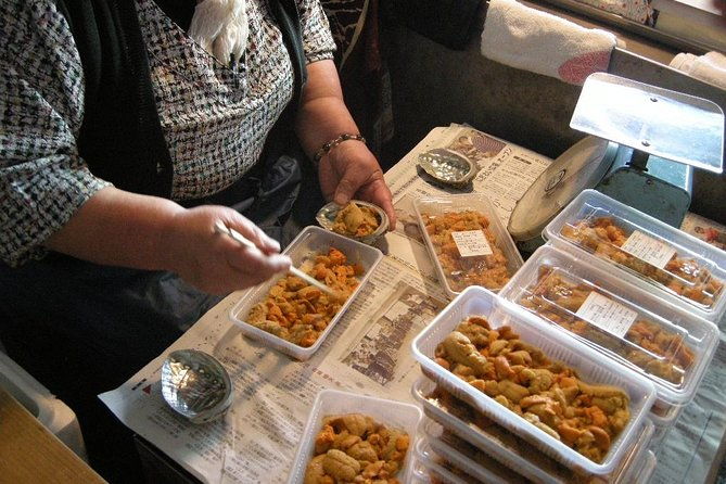 good-morning-breakfast-at-local-fish-market-with-a-guide