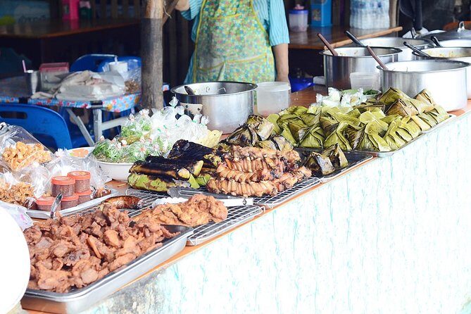 Good Morning Chiangmai. Visit morning market-Try street food-Visit unique Temple - Key Points