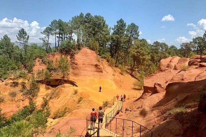 gordes-roussillon-ochre-trail-fontaine-de-vaucluse