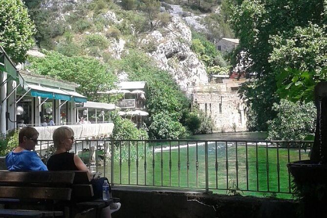 gordes-roussillon-ochre-trail-fontaine-de-vaucluse