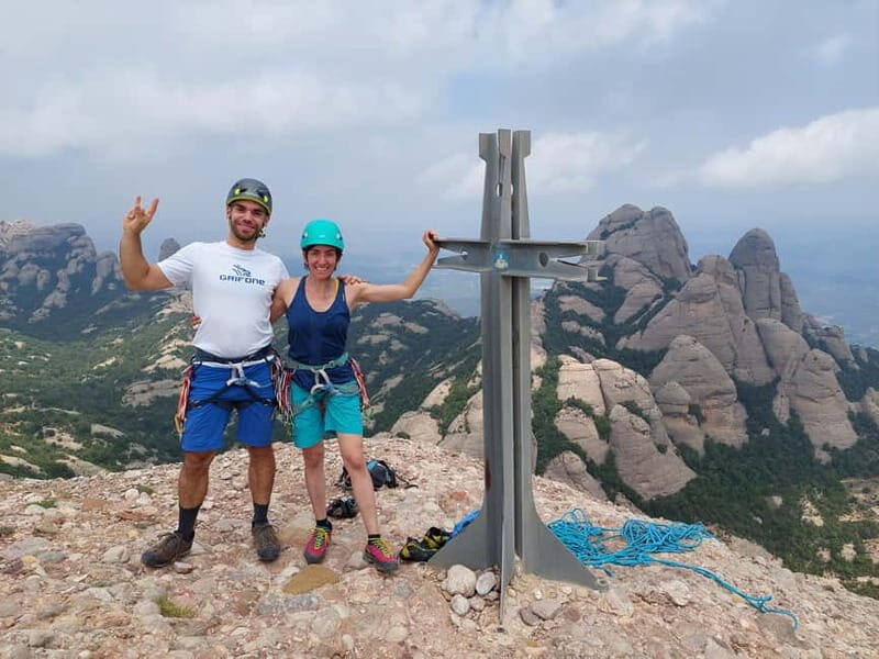 Gorros de Montserrat: climb and enjoy the magical mountain from its peaks. - The Climbing Equipment and Insurance