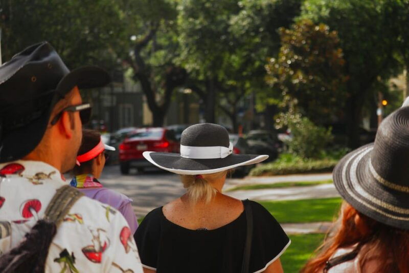 gossip-grandeur-a-stroll-through-nolas-garden-district