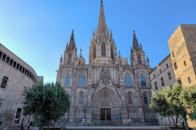 gothic-quarter-and-gaudi-small-group-tour