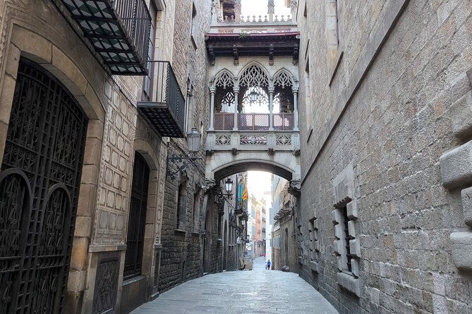 gothic-quarter-and-gaudi-small-group-tour