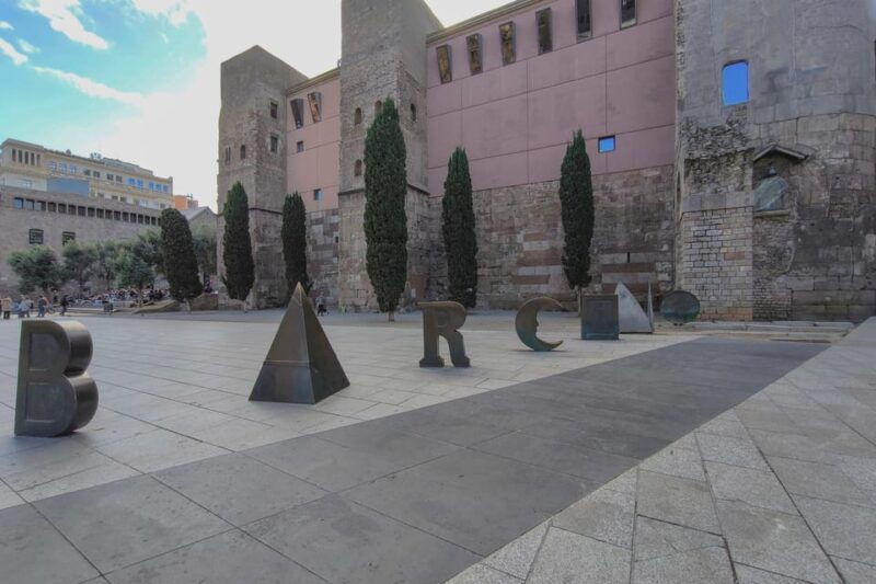 gothic-quarter-gaudis-treasures-small-group-tour