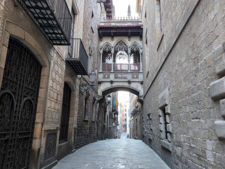 gothic-quarter-gaudis-treasures-small-group-tour