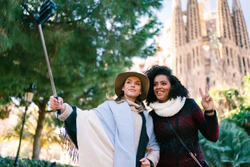 Gothic Quarter: Gourmet Food Private Tour & Sagrada Familia - Key Points