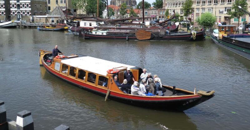gouda-historical-canal-cruise