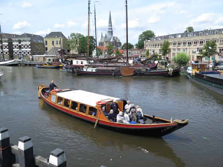 gouda-historical-canal-cruise