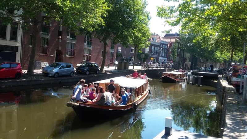 gouda-historical-canal-cruise