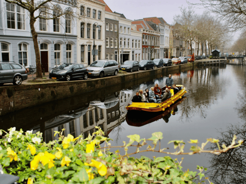 gouda-open-boat-city-canal-cruise