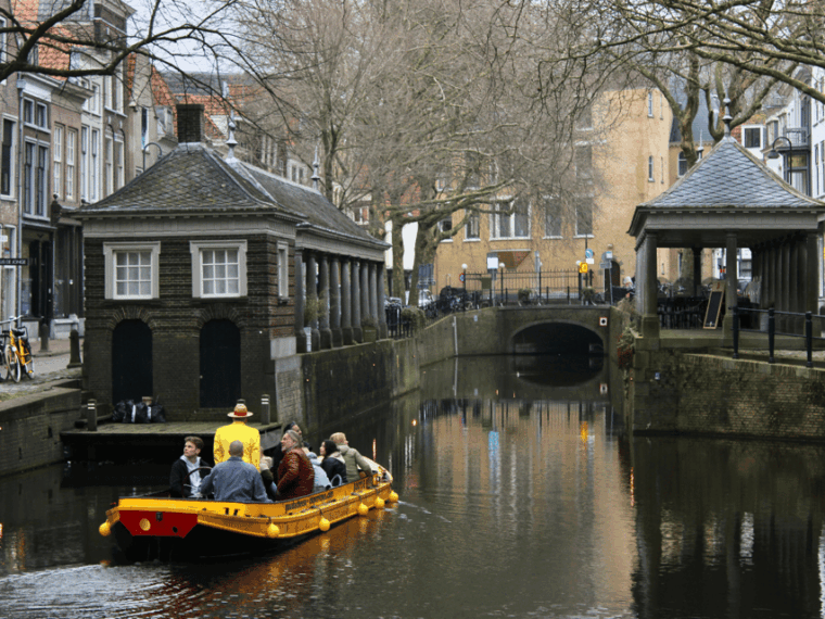 gouda-open-boat-city-canal-cruise