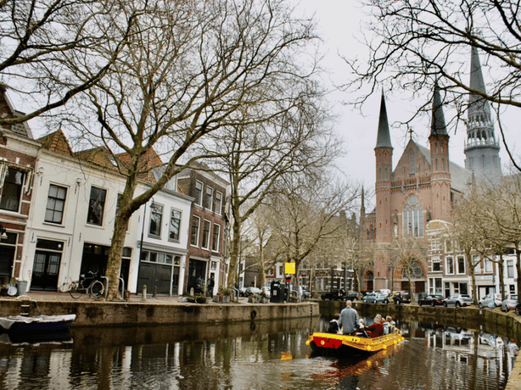 gouda-open-boat-city-canal-cruise