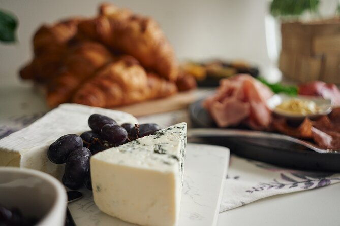 gourmet-brunch-with-chef-unlimited-drinks-stunning-river-views