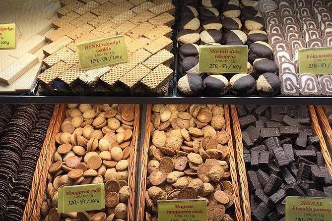gourmet-market-walk-at-the-great-market-hall-of-budapest