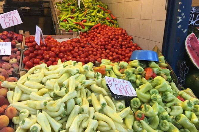 gourmet-market-walk-at-the-great-market-hall-of-budapest