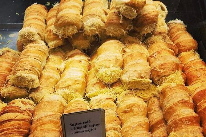 gourmet-market-walk-at-the-great-market-hall-of-budapest