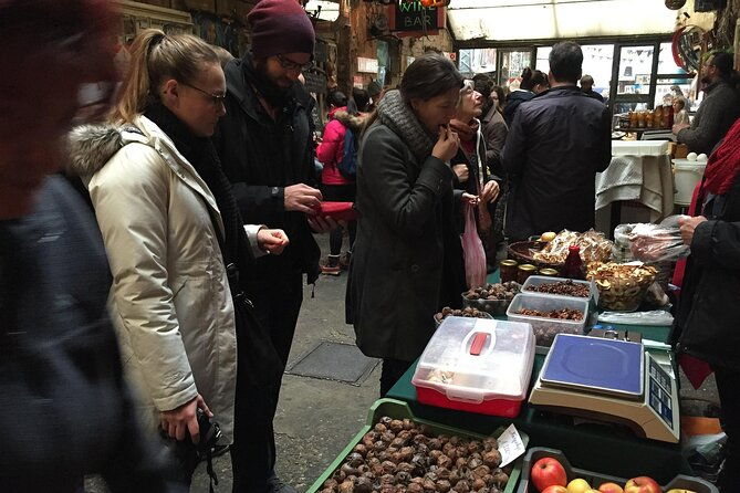 gourmet-market-walk-at-the-great-market-hall-of-budapest