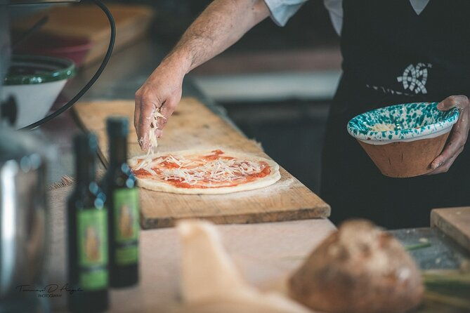 gourmet-pizza-workshop-and-wine-tasting