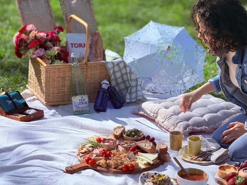 Gourmet Spanish Tapas Picnic in Retiro Park (Private) - What Sets This Experience Apart