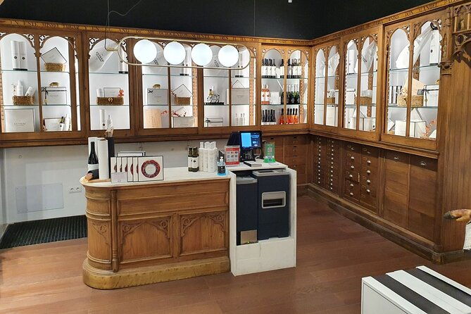 gourmet-tasting-of-iberian-ham-oil-and-wine-small-group-in-madrid