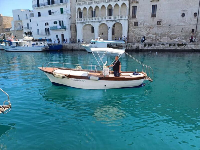 Gozzo tour along the coast of Monopoli - The Experience in Detail
