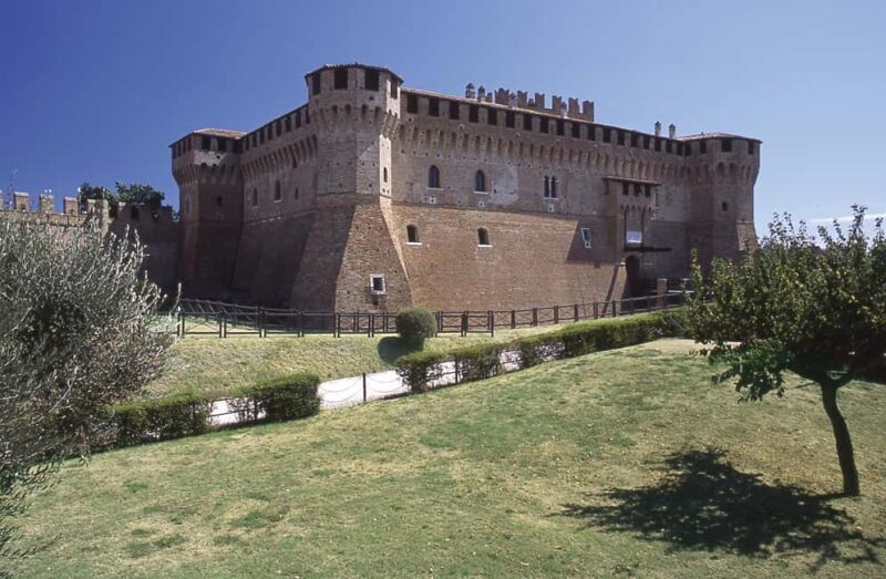 Gradara: Entry Ticket to Rocca with Audio Guide App - Key Points