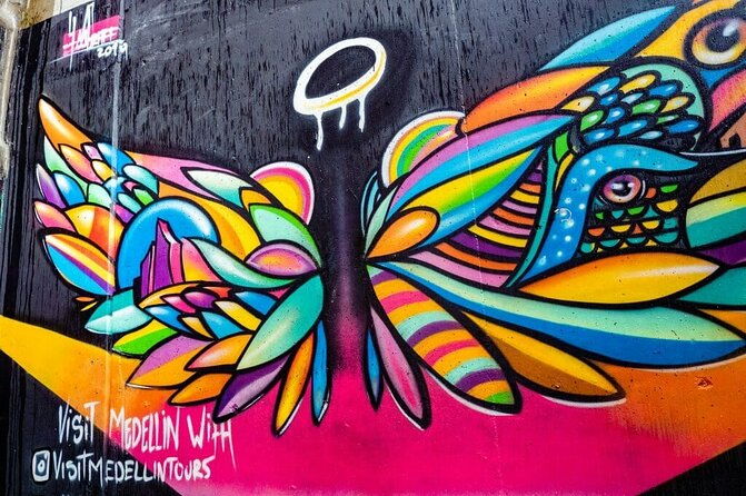 graffiti-tour-in-commune-13-guided-by-locals