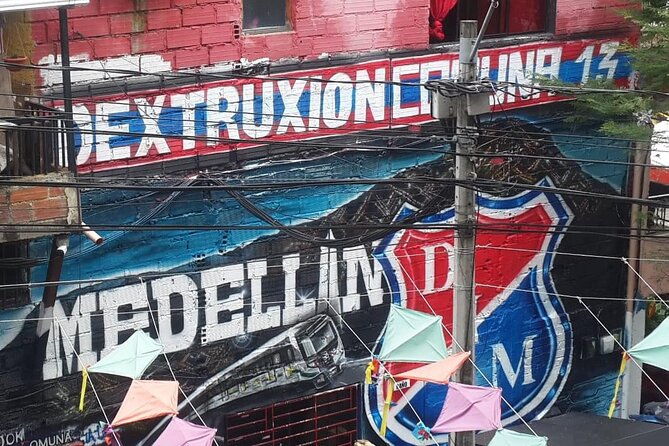 graffiti-tour-in-commune-13-guided-by-locals